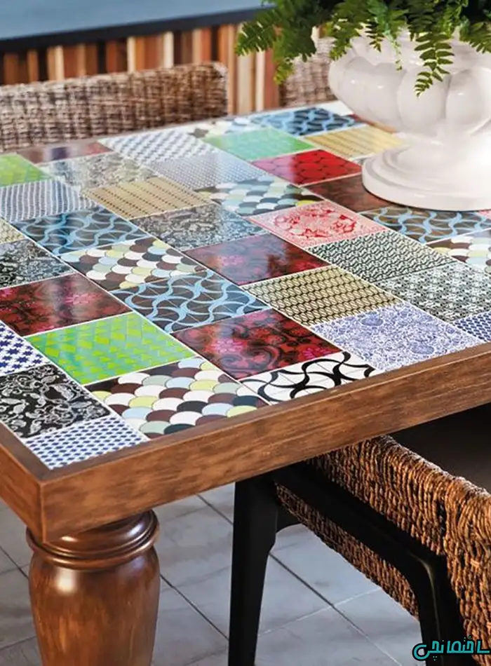 استفاده از کاشی های رنگی در طراحی میز
