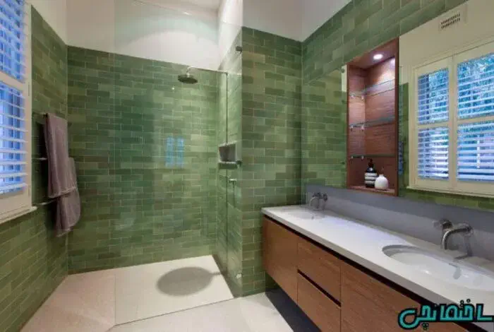 دیوارهای سبز تیره حمام